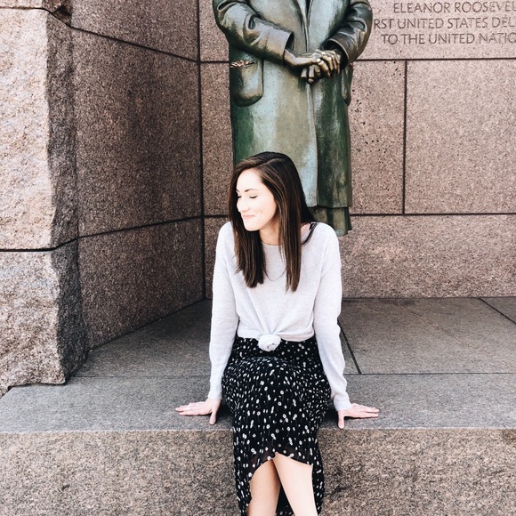 Meet your Posher, Whitney - Picture 2 of 5